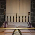 Bahçeli Taş Villa *