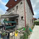 Bahçeli Taş Villa