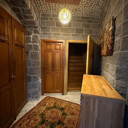Bahceli Tas *